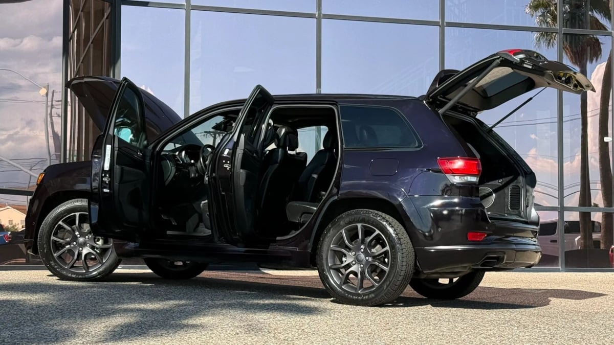 Photo 29 of this Jeep Grand Cherokee