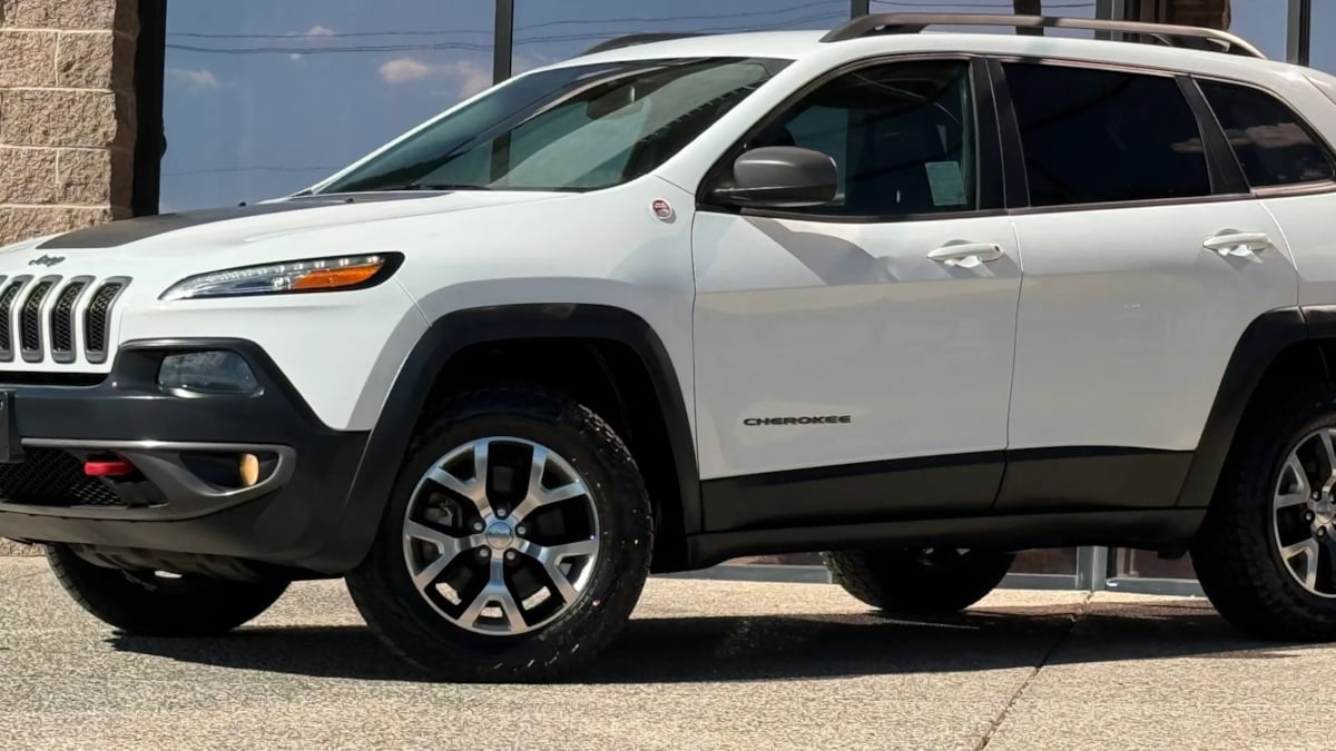 Photo 3 of this Jeep Cherokee