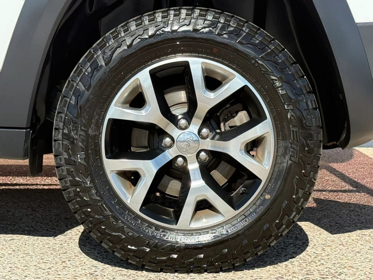 Photo 28 of this Jeep Cherokee