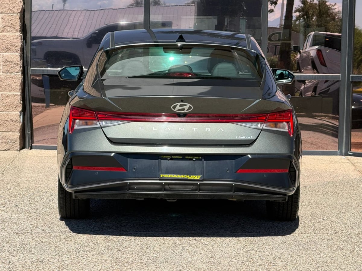 Photo 9 of this Hyundai Elantra