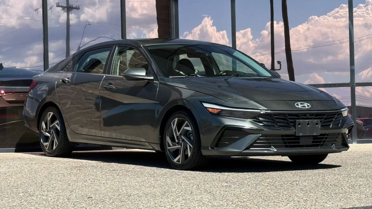 Photo 17 of this Hyundai Elantra
