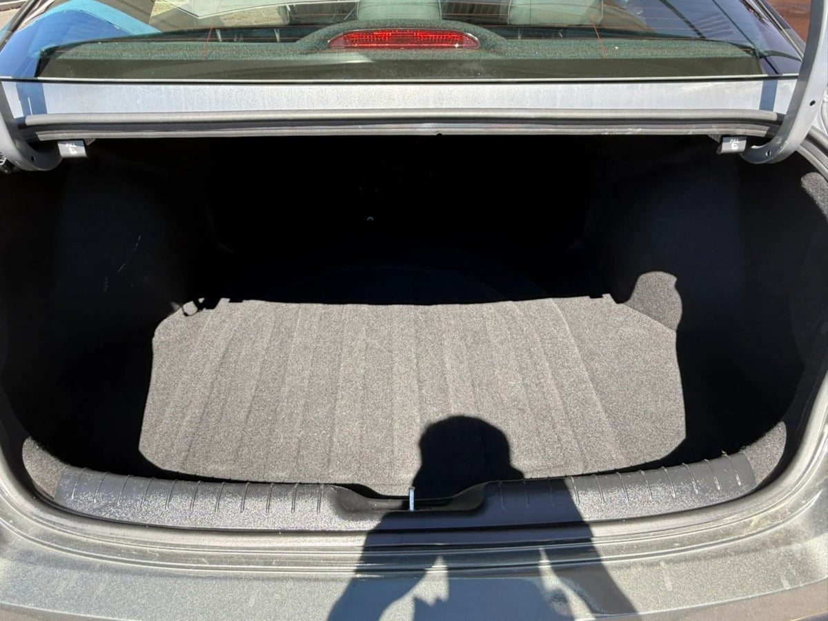 Photo 31 of this Hyundai Elantra