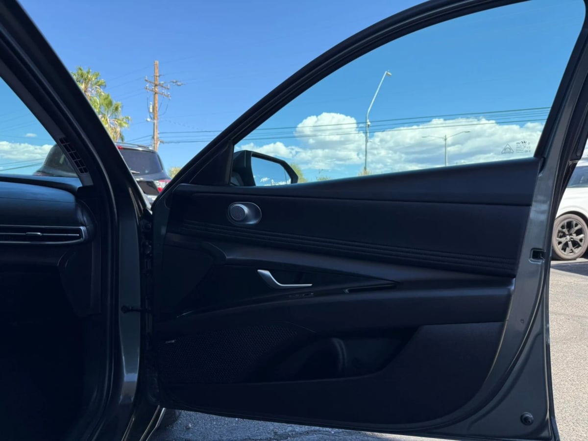 Photo 32 of this Hyundai Elantra