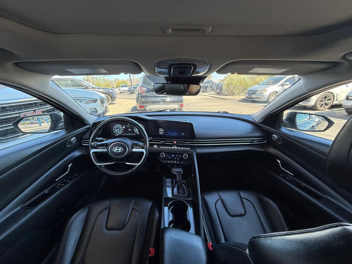 Photo 44 of this Hyundai Elantra