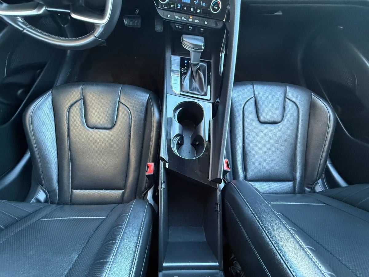 Photo 48 of this Hyundai Elantra
