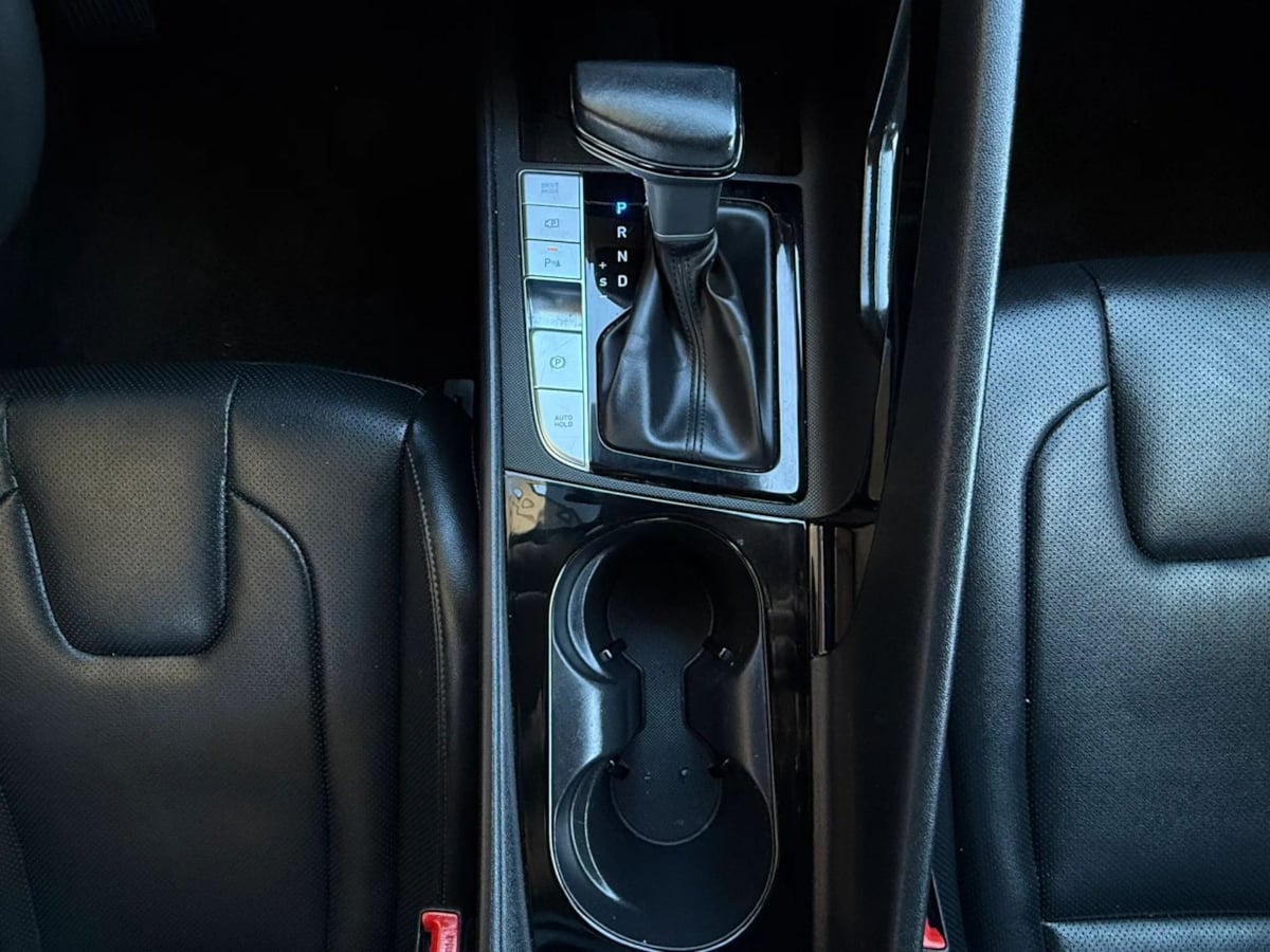 Photo 49 of this Hyundai Elantra