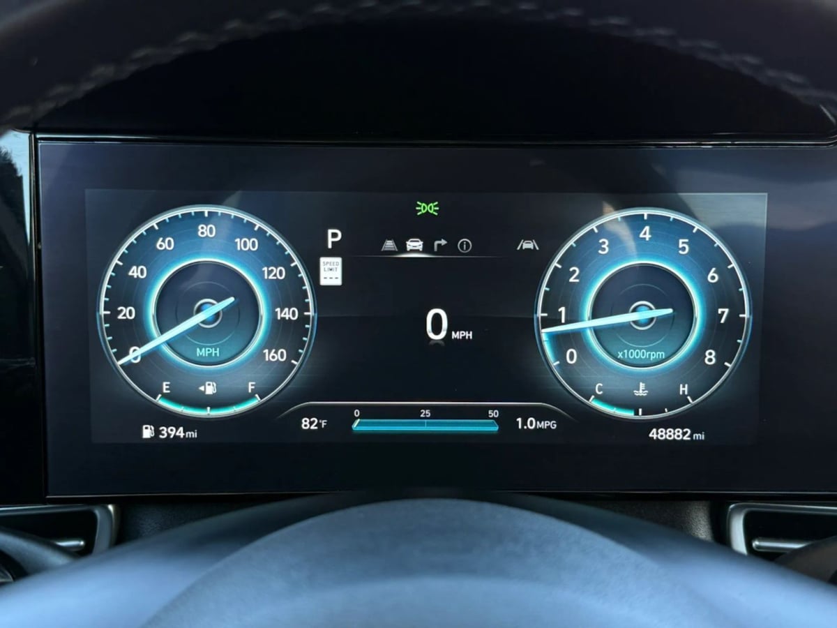 Photo 52 of this Hyundai Elantra