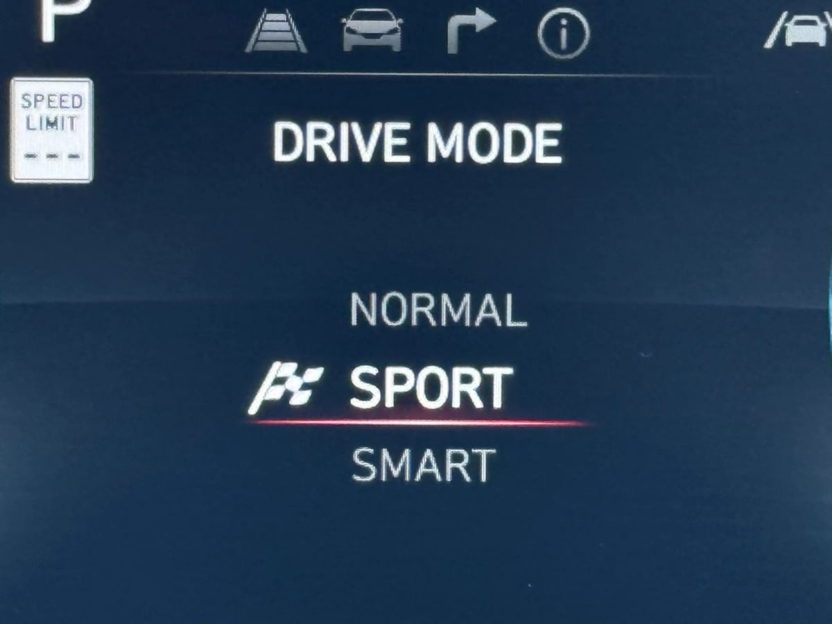 Photo 54 of this Hyundai Elantra