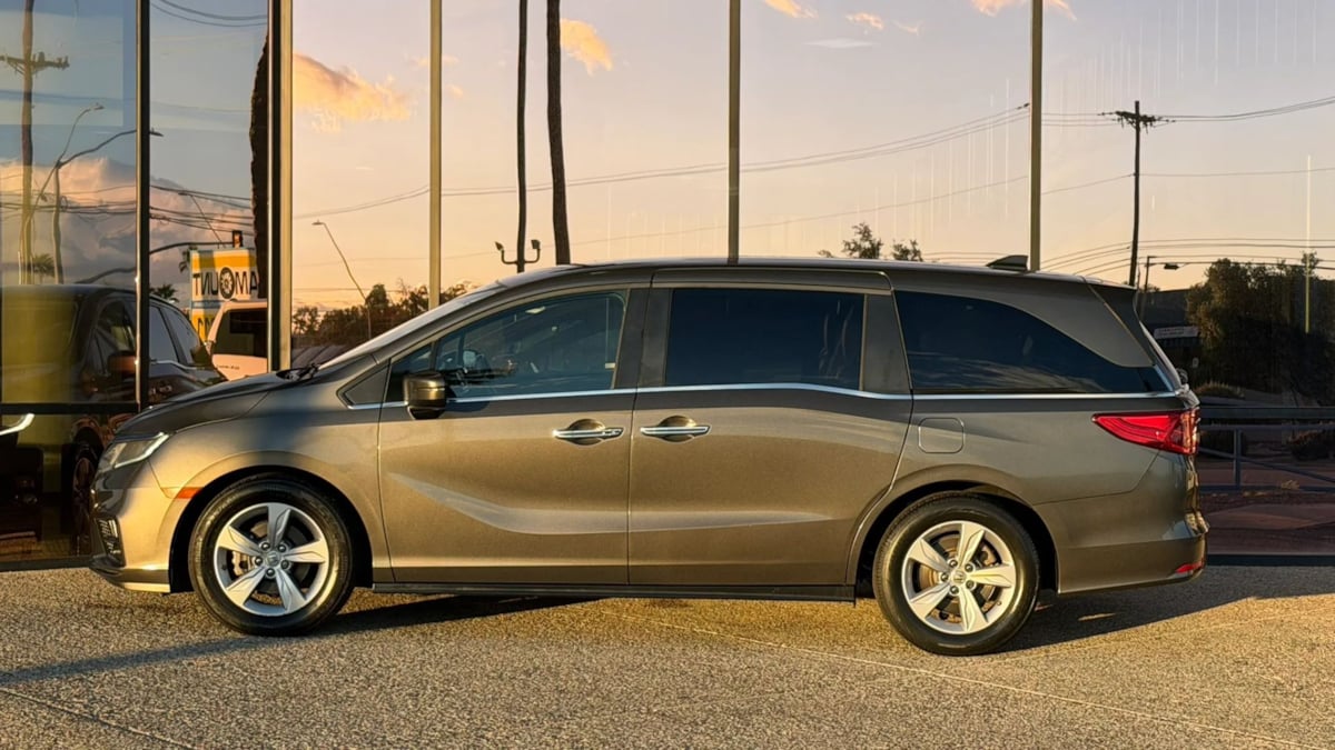 Photo 5 of this Honda Odyssey