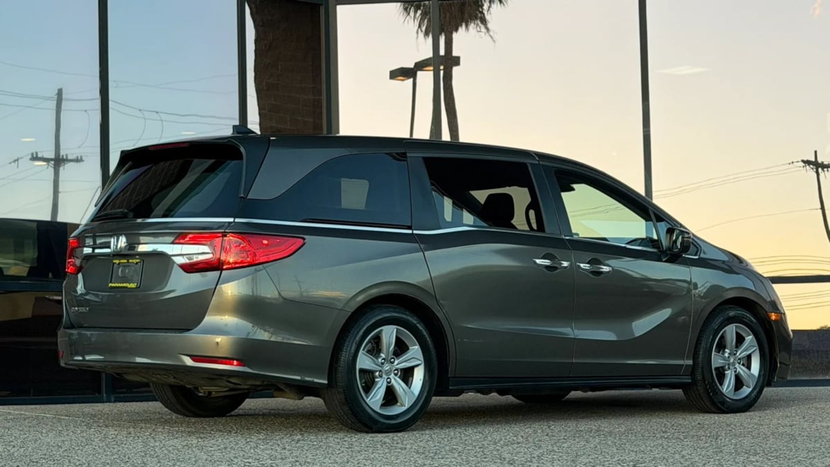 Photo 12 of this Honda Odyssey