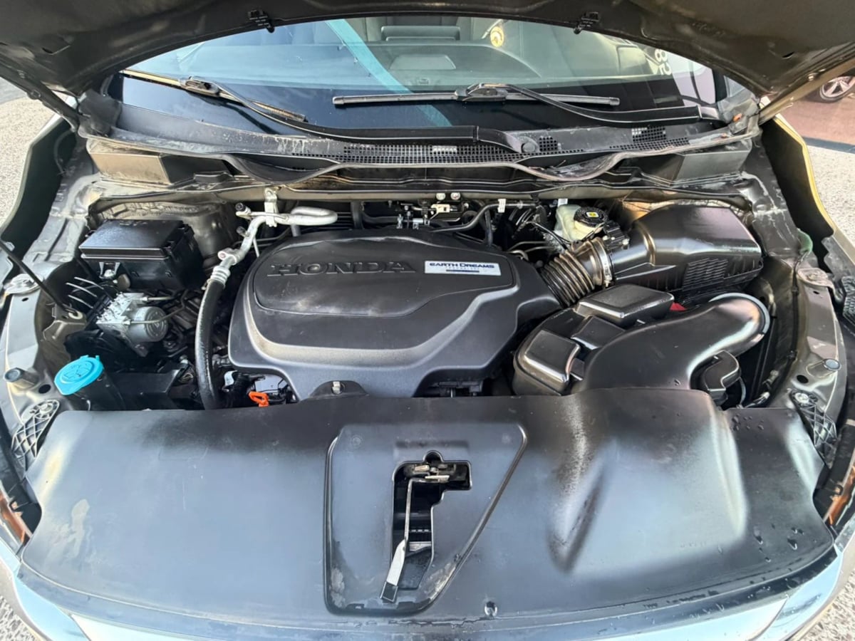 Photo 21 of this Honda Odyssey