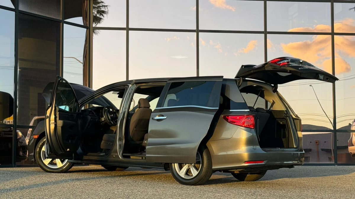 Photo 25 of this Honda Odyssey
