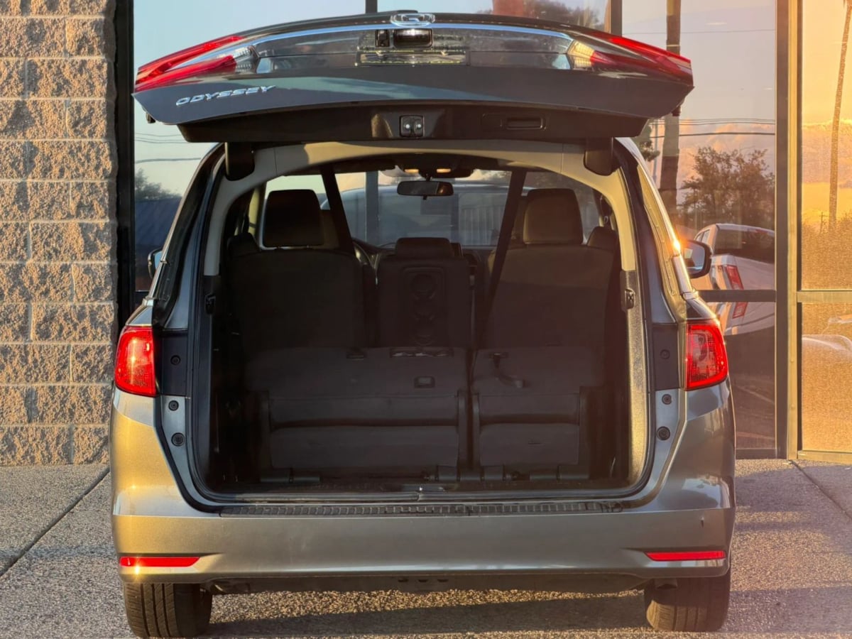 Photo 26 of this Honda Odyssey