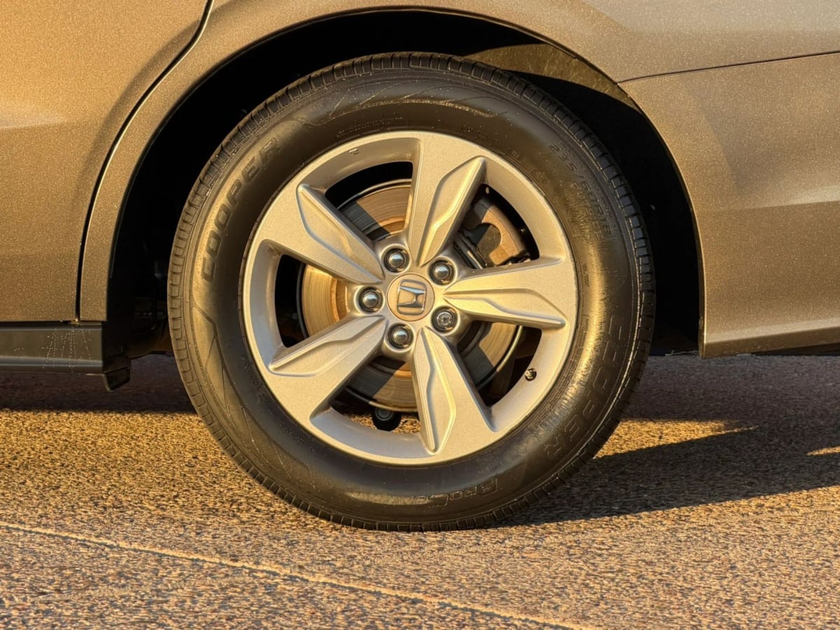 Photo 30 of this Honda Odyssey