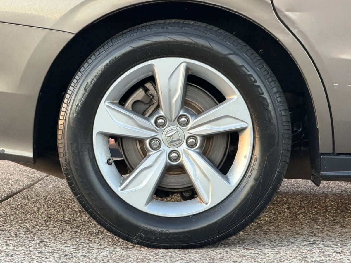Photo 31 of this Honda Odyssey