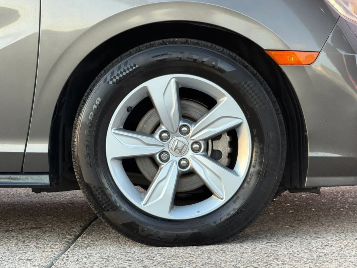 Photo 32 of this Honda Odyssey
