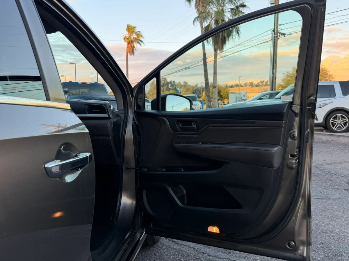 Photo 33 of this Honda Odyssey