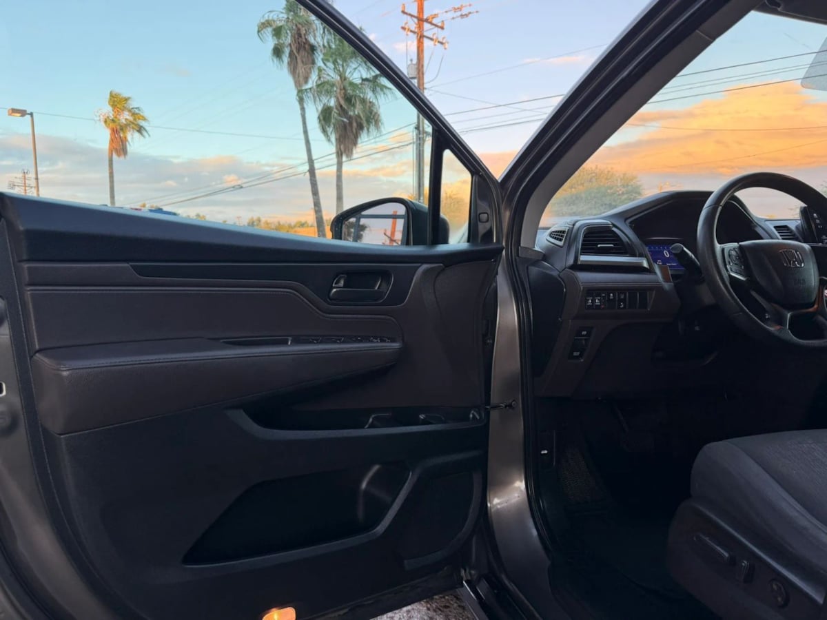 Photo 36 of this Honda Odyssey