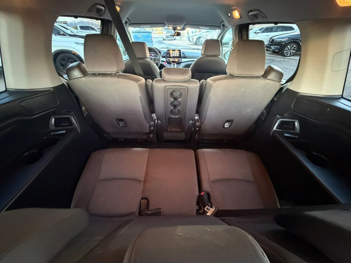 Photo 42 of this Honda Odyssey