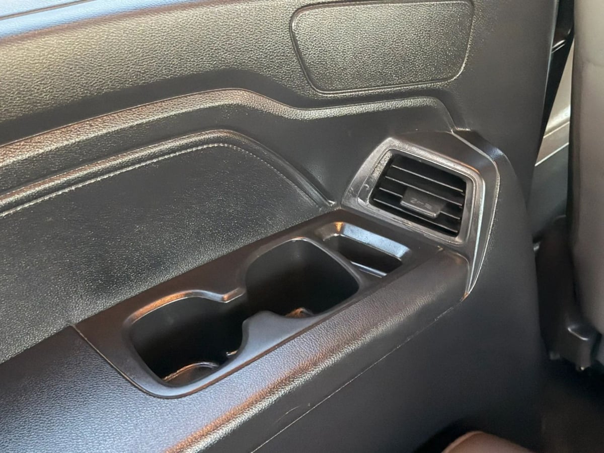 Photo 43 of this Honda Odyssey