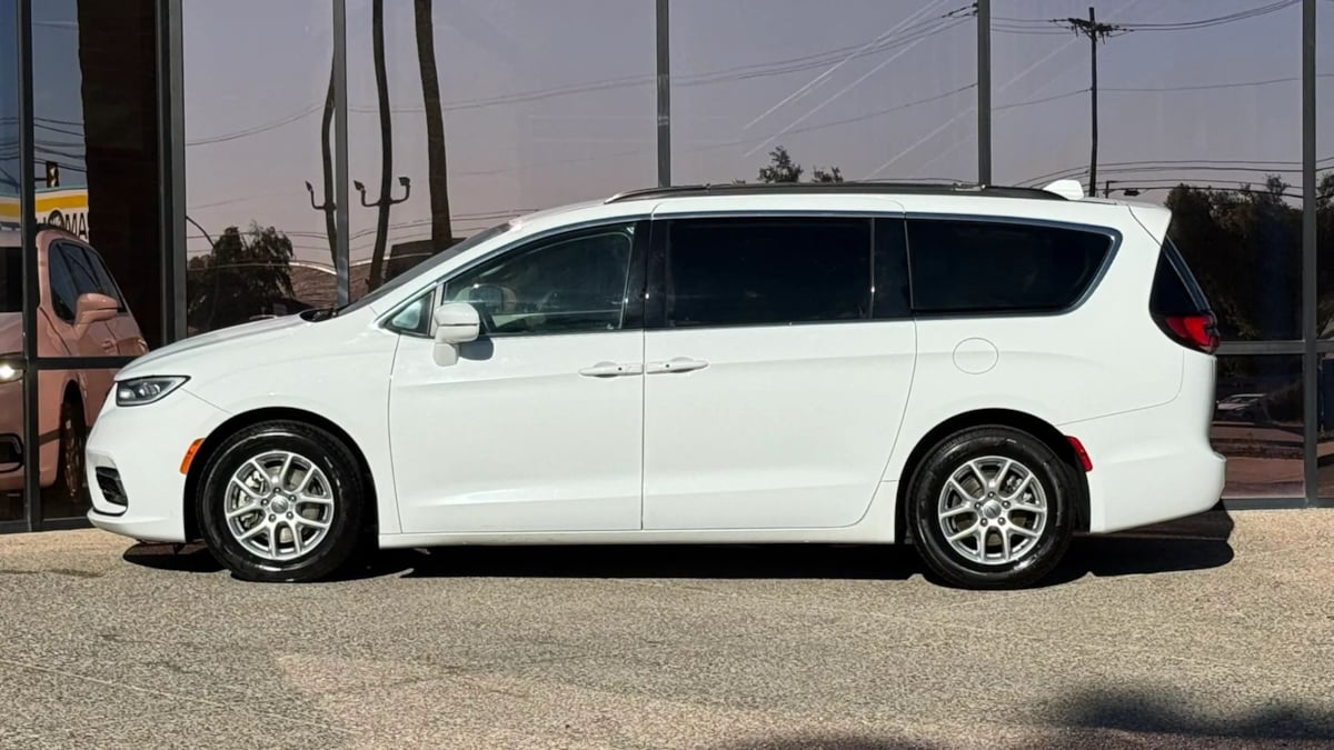 Photo 4 of this Chrysler Pacifica