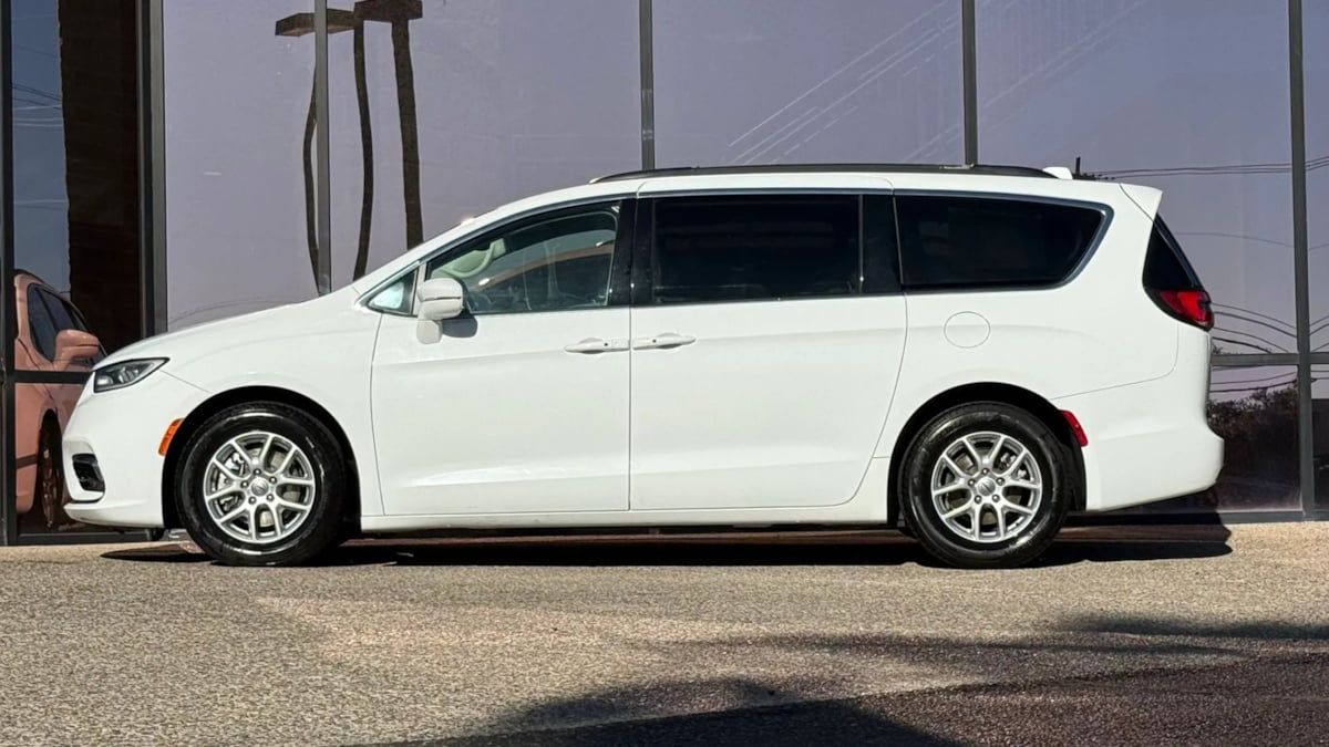 Photo 5 of this Chrysler Pacifica