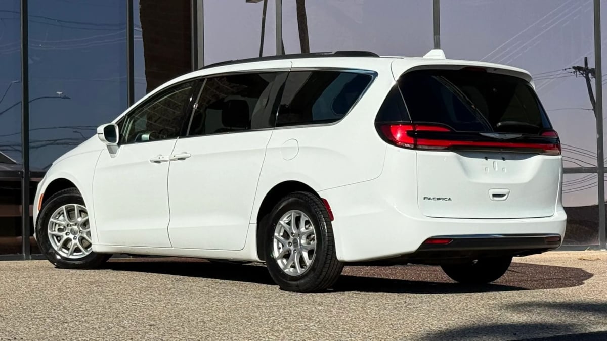 Photo 7 of this Chrysler Pacifica