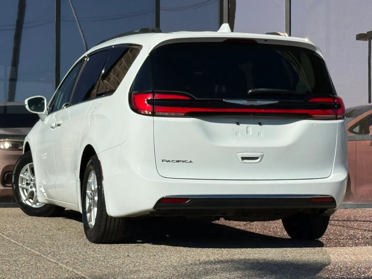 Photo 8 of this Chrysler Pacifica
