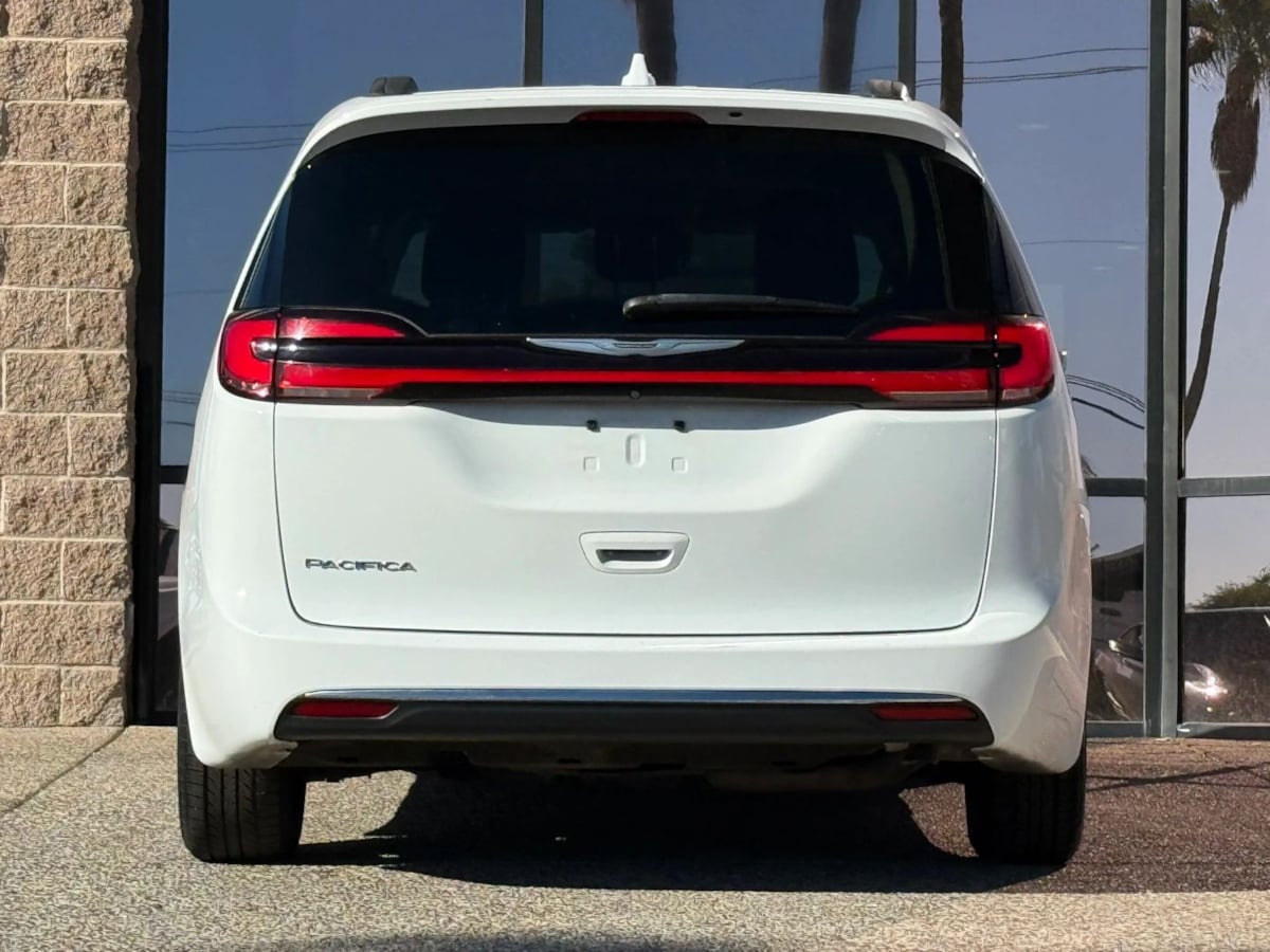 Photo 10 of this Chrysler Pacifica