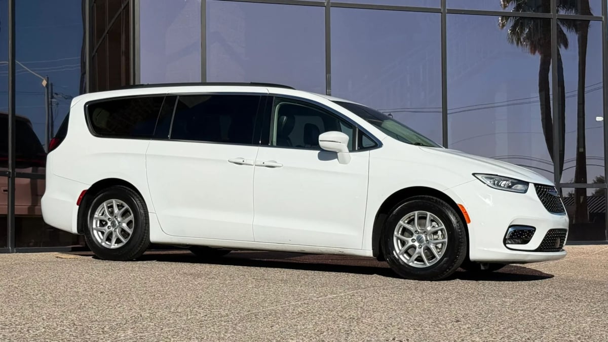 Photo 16 of this Chrysler Pacifica