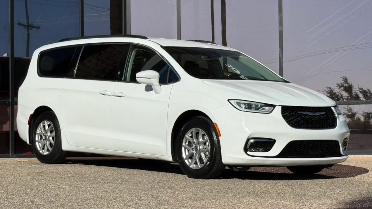 Photo 17 of this Chrysler Pacifica