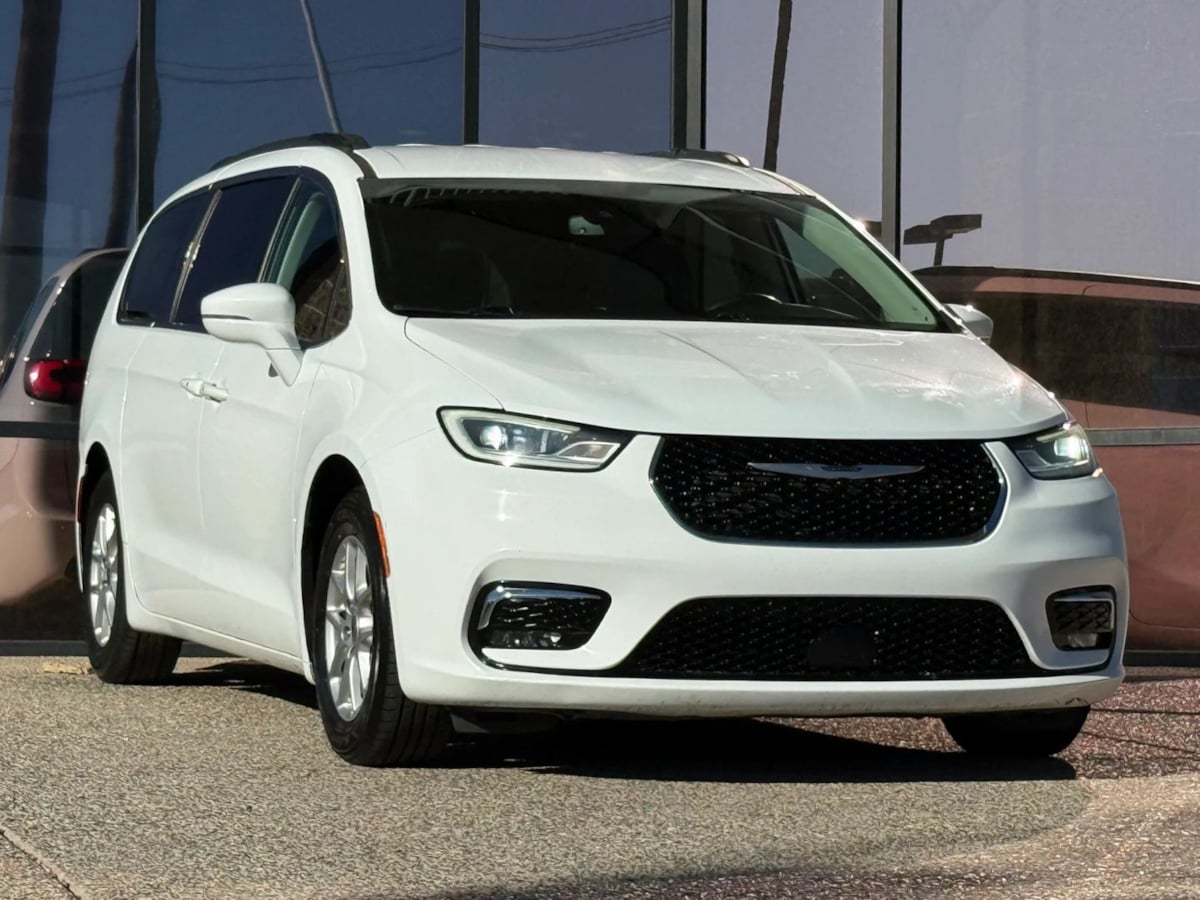 Photo 18 of this Chrysler Pacifica