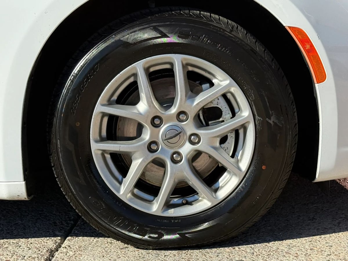 Photo 21 of this Chrysler Pacifica