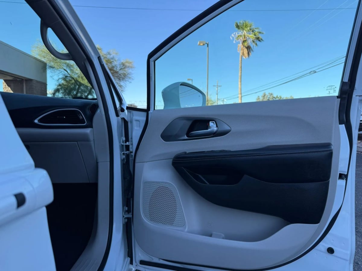 Photo 29 of this Chrysler Pacifica