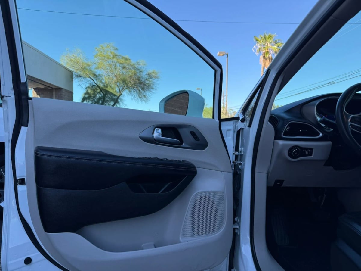 Photo 32 of this Chrysler Pacifica