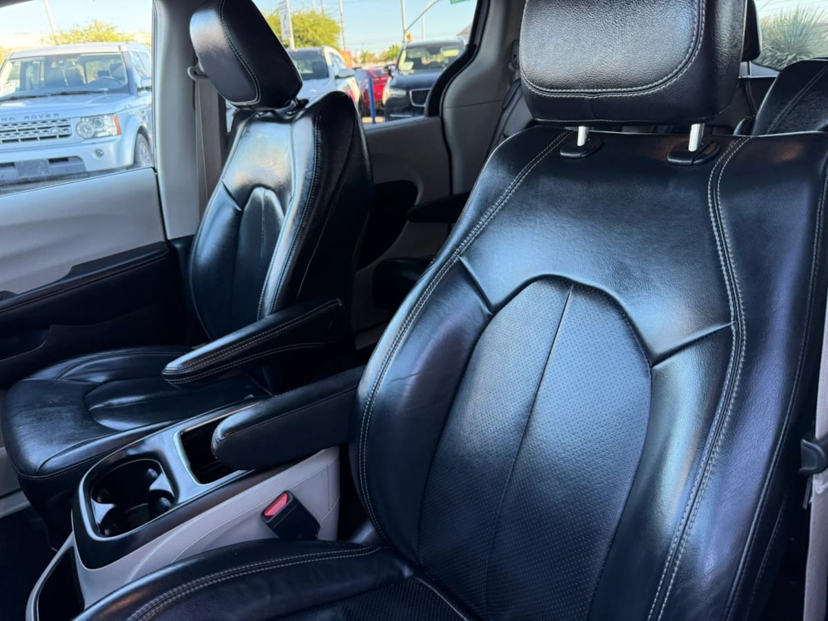 Photo 37 of this Chrysler Pacifica