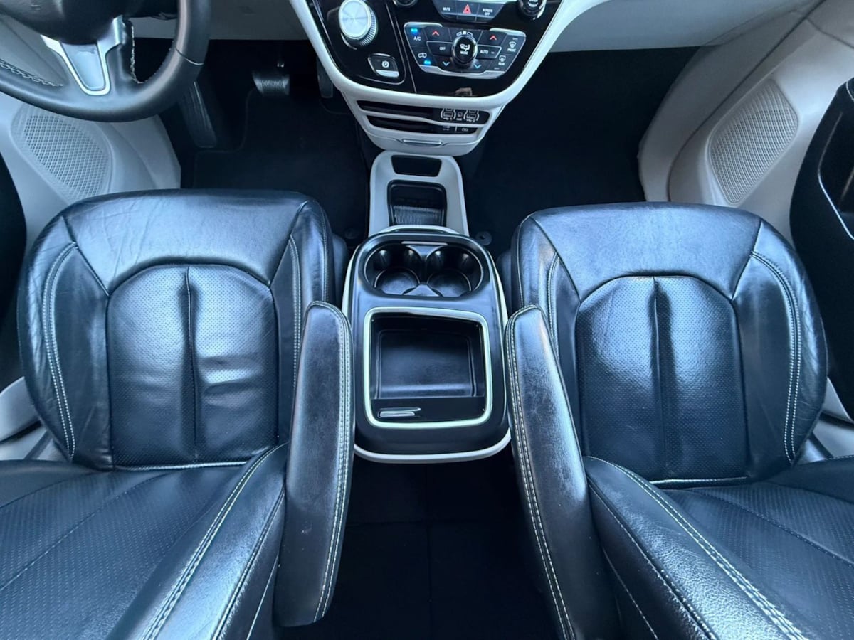 Photo 45 of this Chrysler Pacifica