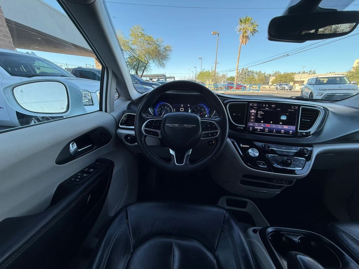 Photo 47 of this Chrysler Pacifica