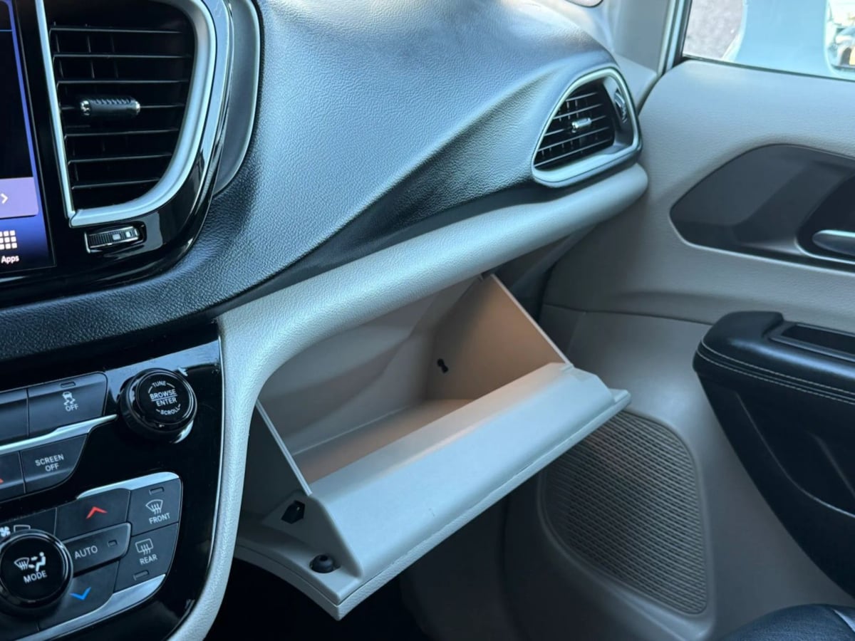 Photo 51 of this Chrysler Pacifica