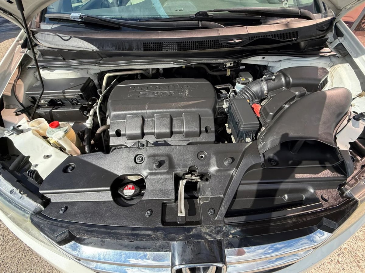 Photo 22 of this Honda Odyssey
