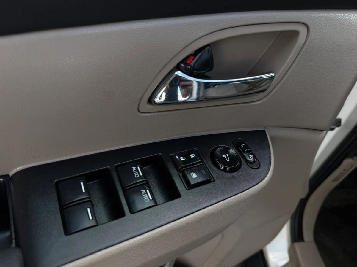 Photo 36 of this Honda Odyssey