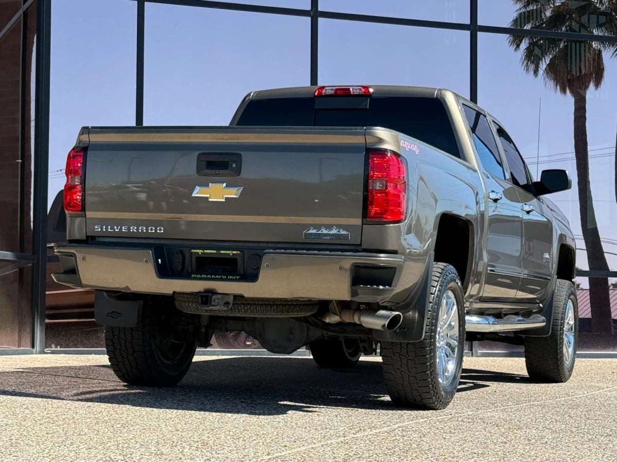 Photo 11 of this Chevrolet Silverado 1500