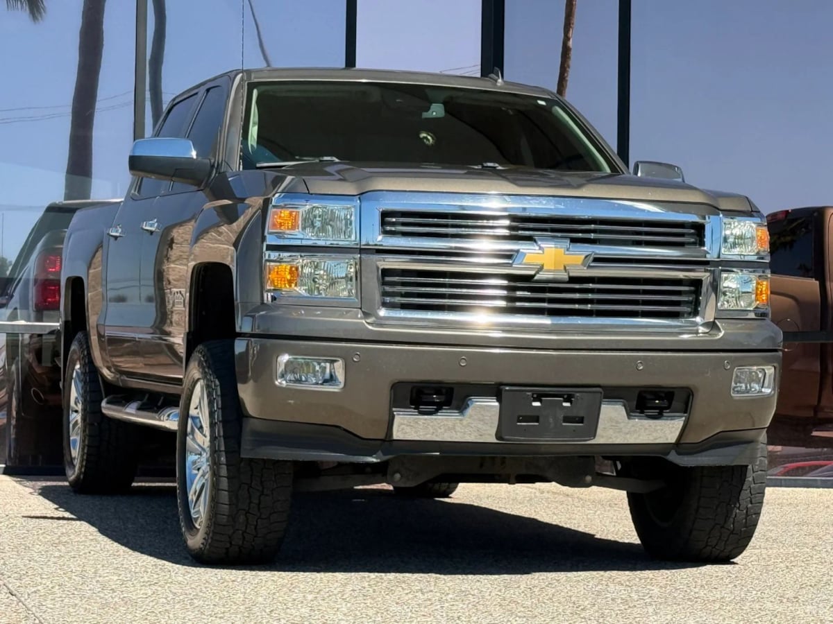 Photo 18 of this Chevrolet Silverado 1500