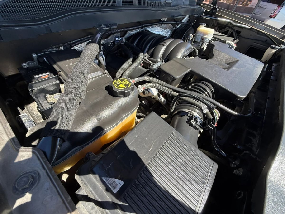 Photo 24 of this Chevrolet Silverado 1500