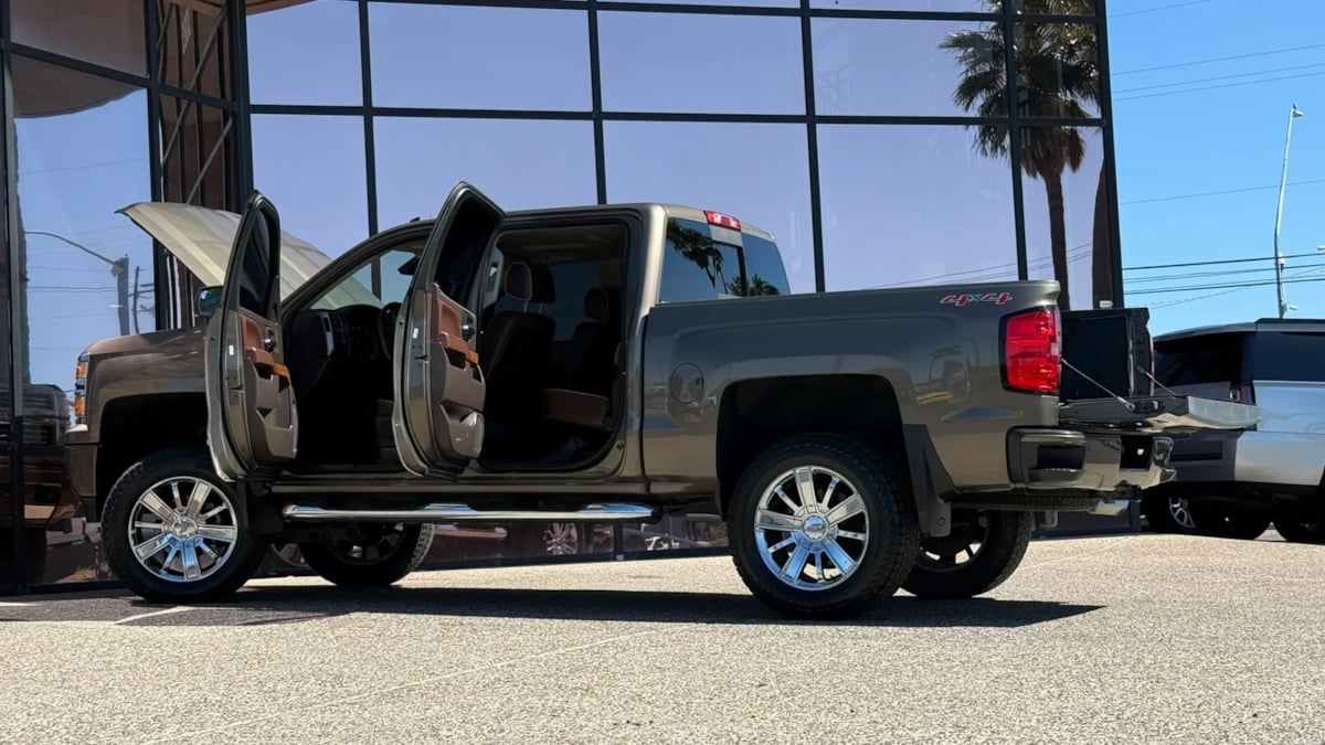 Photo 29 of this Chevrolet Silverado 1500