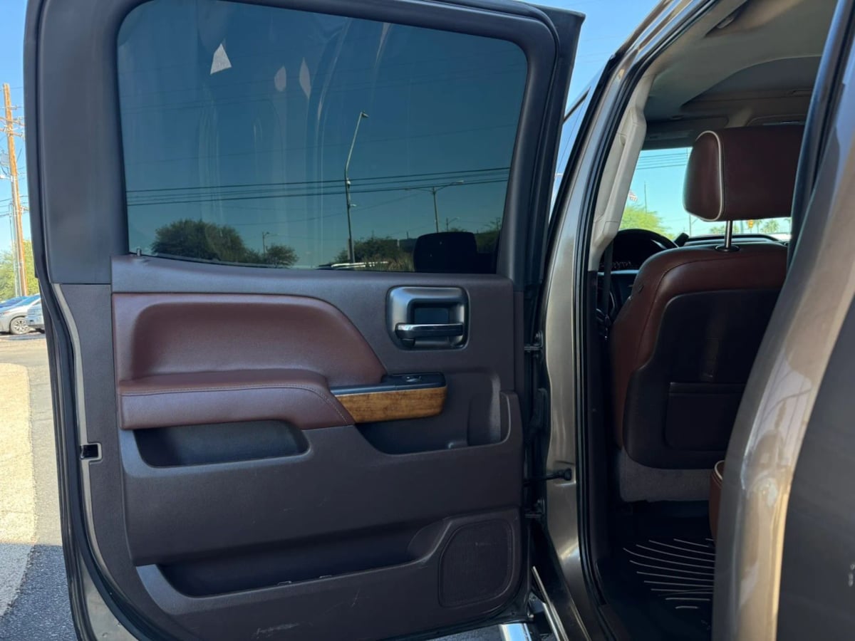 Photo 34 of this Chevrolet Silverado 1500