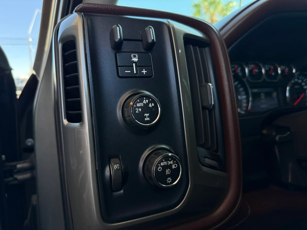 Photo 37 of this Chevrolet Silverado 1500