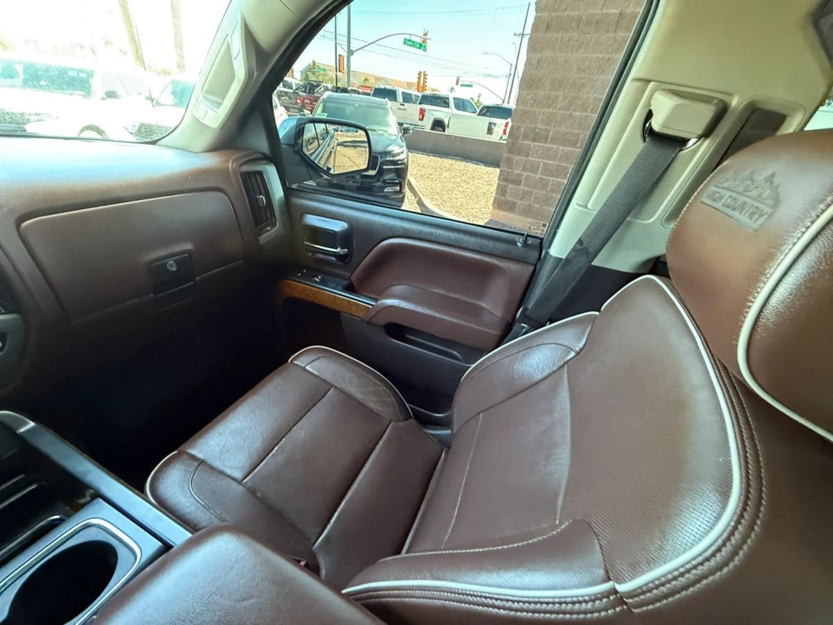 Photo 46 of this Chevrolet Silverado 1500
