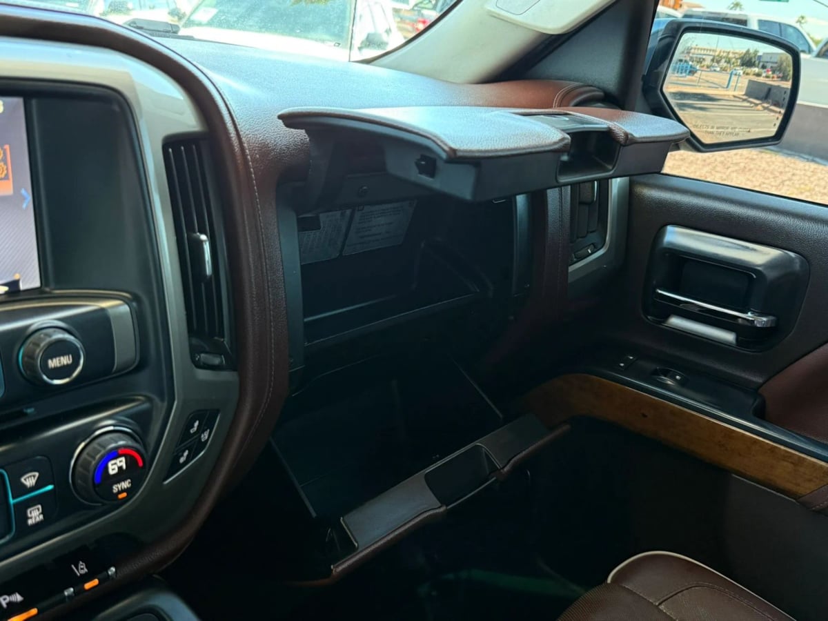 Photo 56 of this Chevrolet Silverado 1500