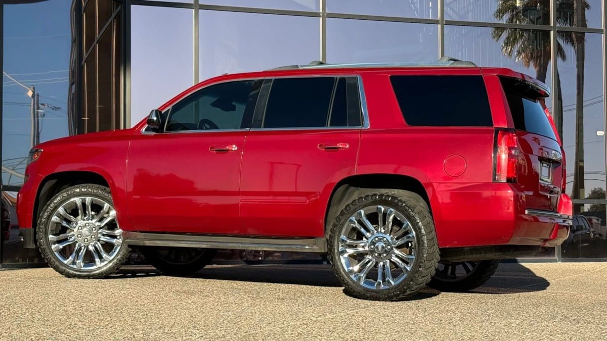 Photo 6 of this Chevrolet Tahoe